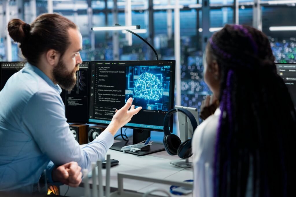 IA programmeurs des centres de donnees collaborent a l elaboration de reseaux neuronaux et de bases de donnees d intelligence artificielle