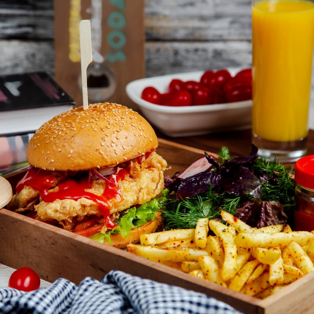 burger aux herbes et frites epicees